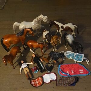 Breyer Deluxe Horse and Rider Set with Accessories : Lot Of 20